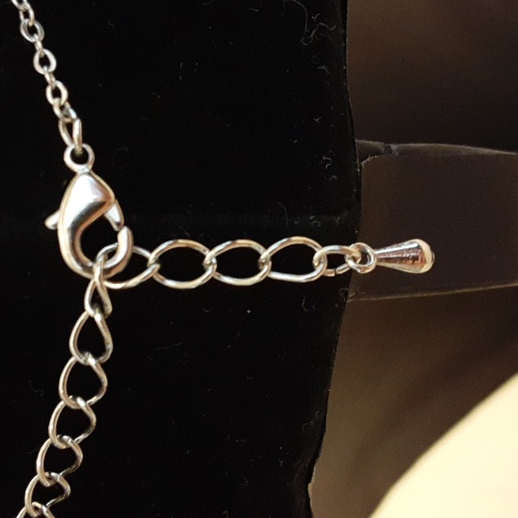 Renee Macintosh Pendant Red Tulip and Lattice NWOT. - Picture 3 of 3